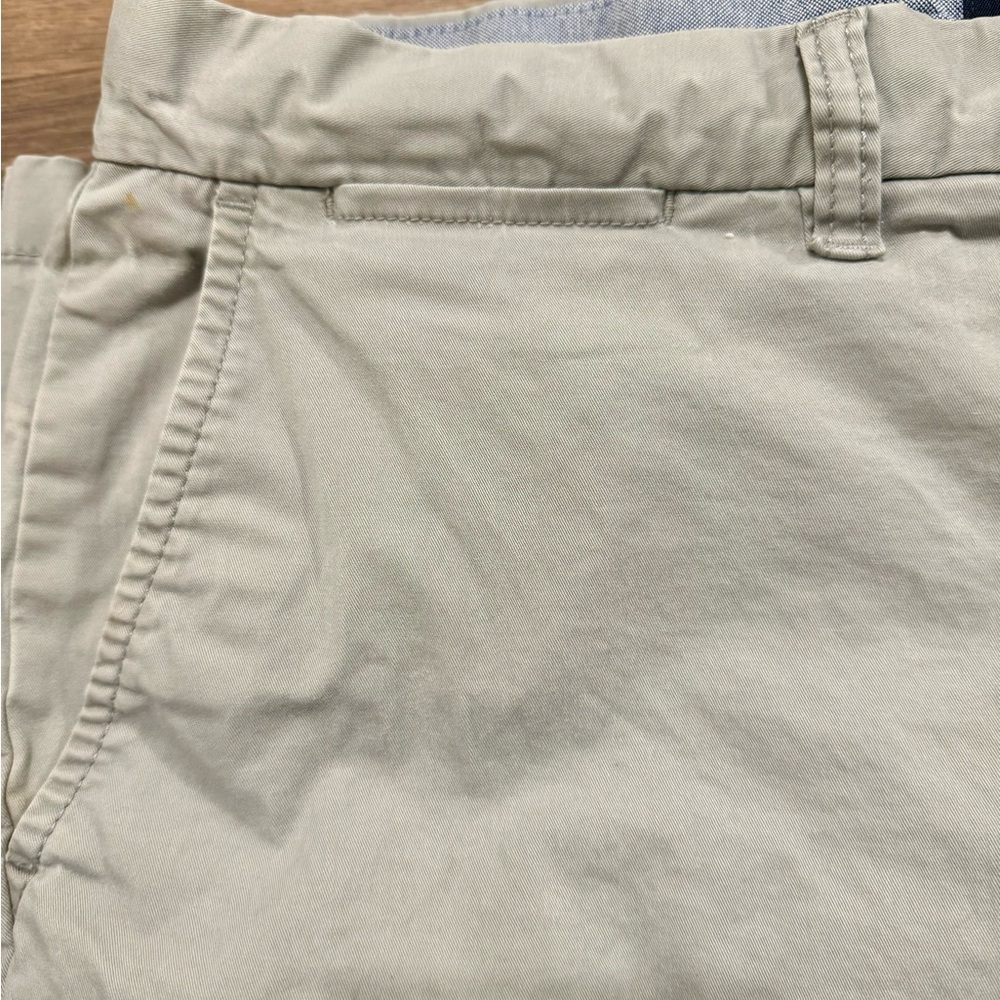 Tommy Hilfiger Men's Light Tan Flat Front Shorts - Picture 11 of 11
